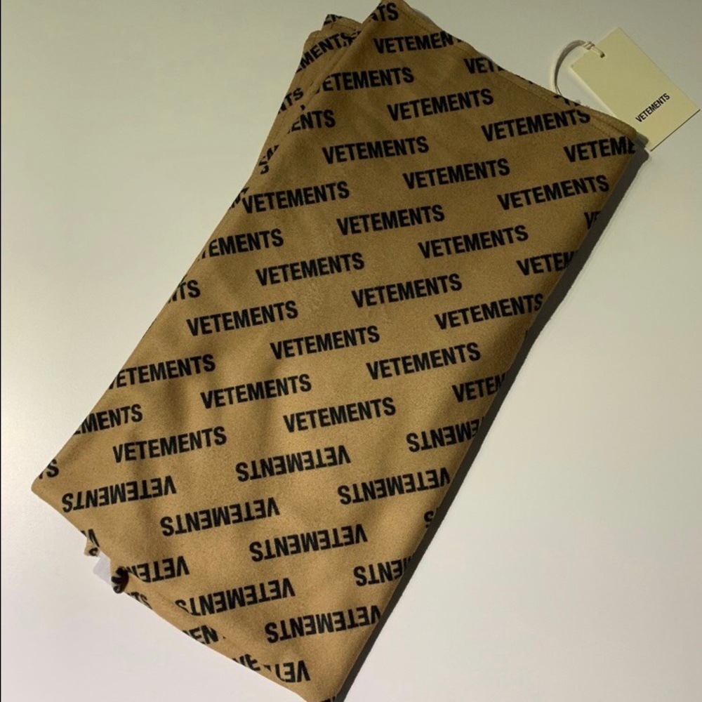 Vetements logo fleece scarf